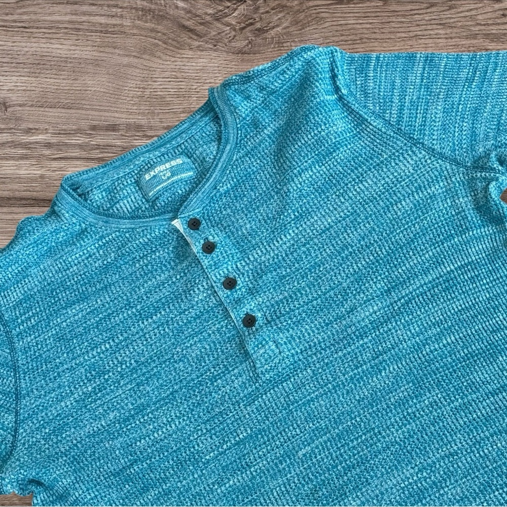 Express Henley Heather Blue Long Sleeve Men’s Size‎ Large 4 Button